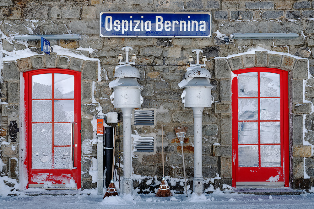 015-engadin-bernina-pass-ospizio-station-rhb-winter-schnee-eis-marcorubin-engiadina365-photoworks