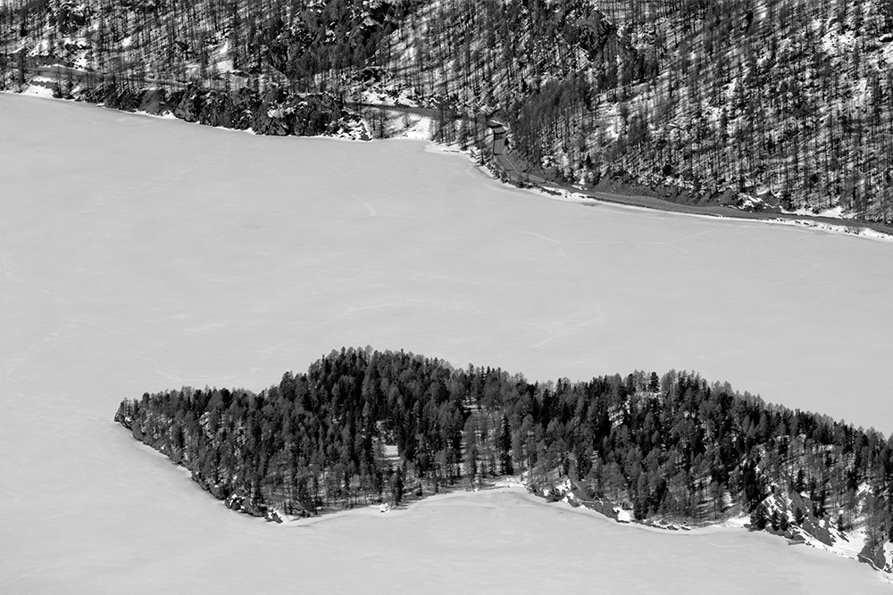 026-engadin-silsersee-chaste-winter-schnee-eis-schwarzweiss-marcorubin-engiadina365-photoworks